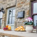 Дом отдыха Charming 3-bed In Stunning Yorkshire Dales Location, Swaledale - By Mcpi Hosting, Ideal For Families, Couples, Walkers & Groups *